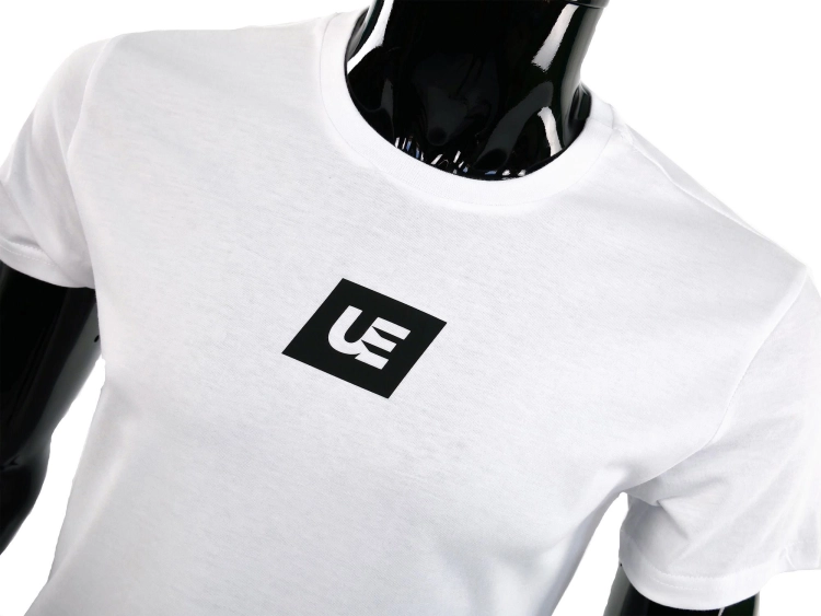 ladny-bialy-t-shirt.jpg